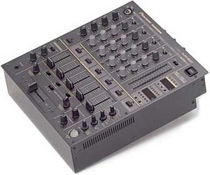 Typical DJ-Clubmixer Pioneer DJM 600