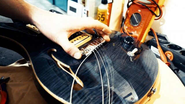 Saitenwechsel an der Gitarre