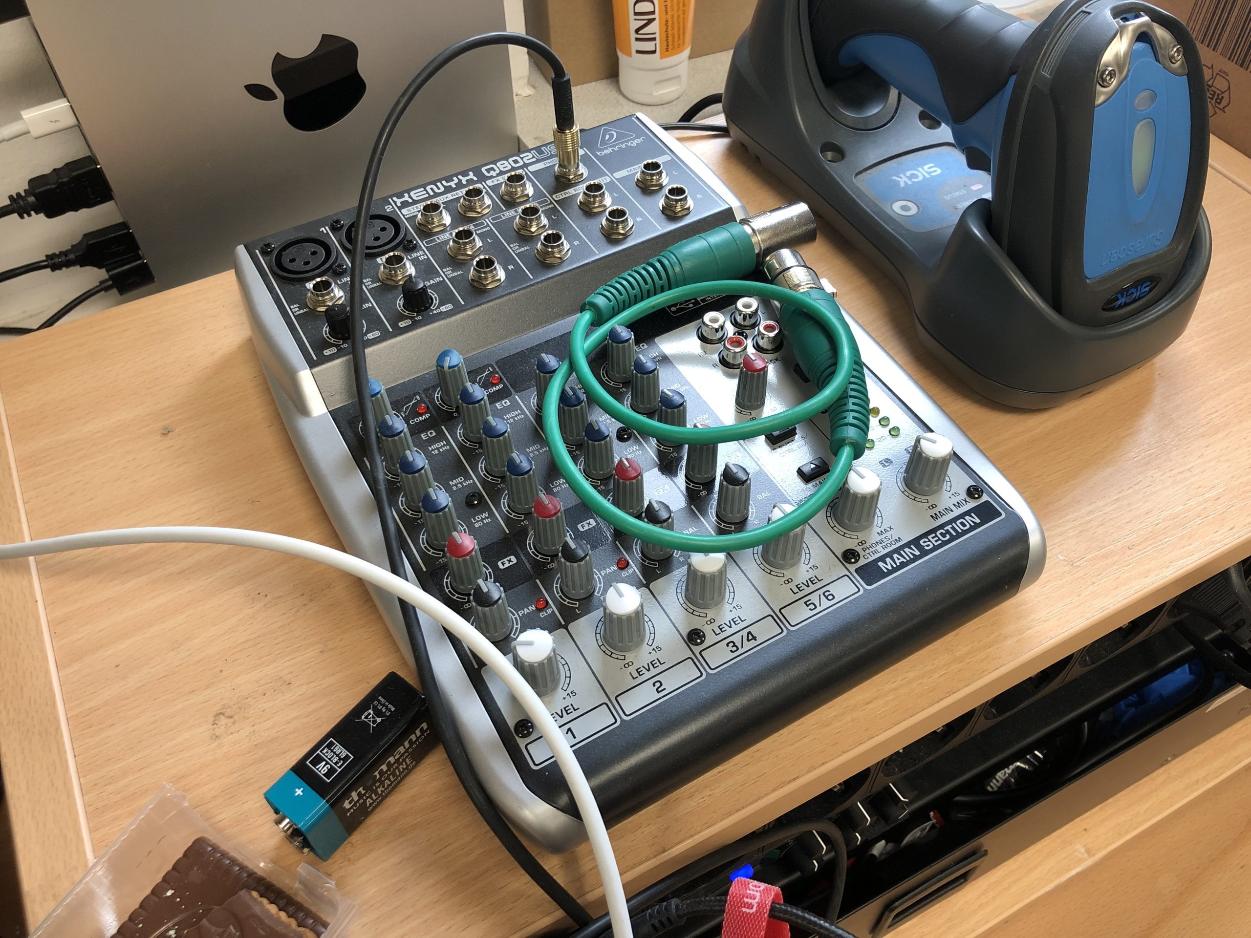 in-der-werkstatt-studio-und-elektronik-von-thomann