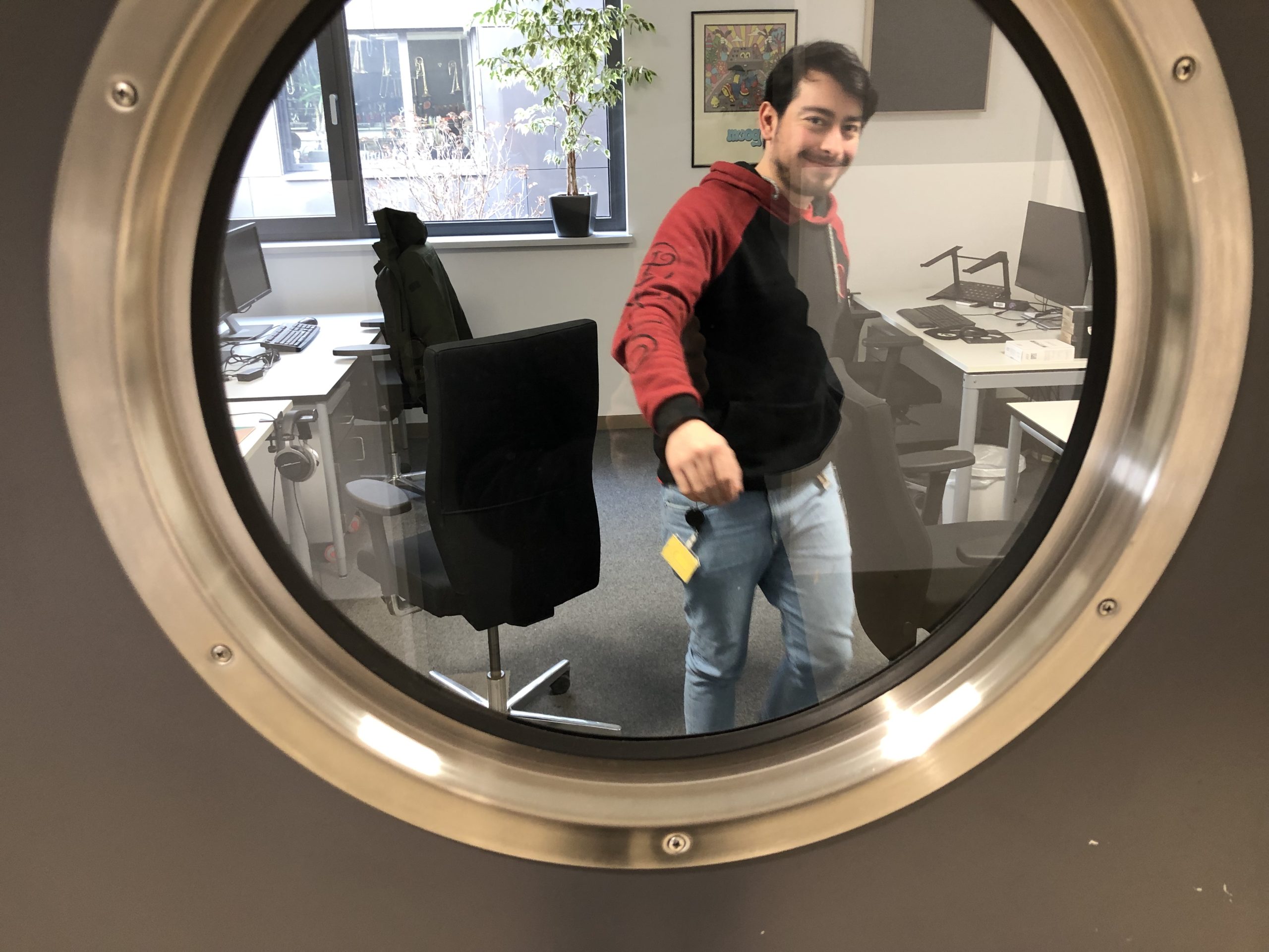 in-der-werkstatt-studio-und-elektronik-von-thomann