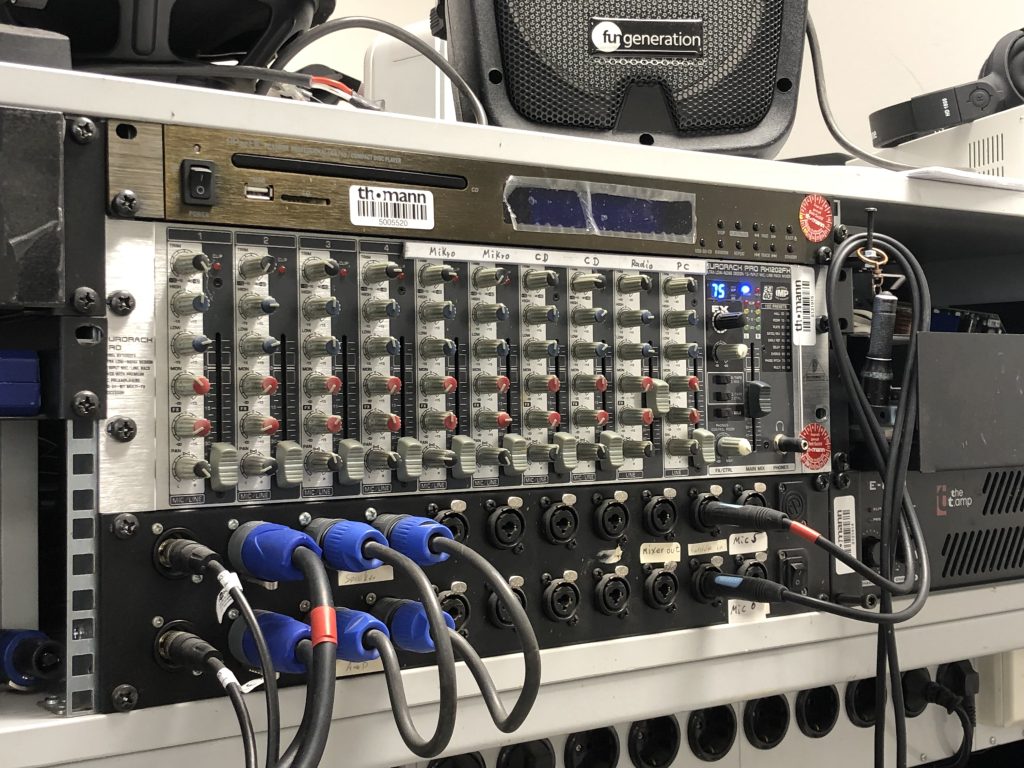 in-der-elektronik-werkstatt-von-thomann