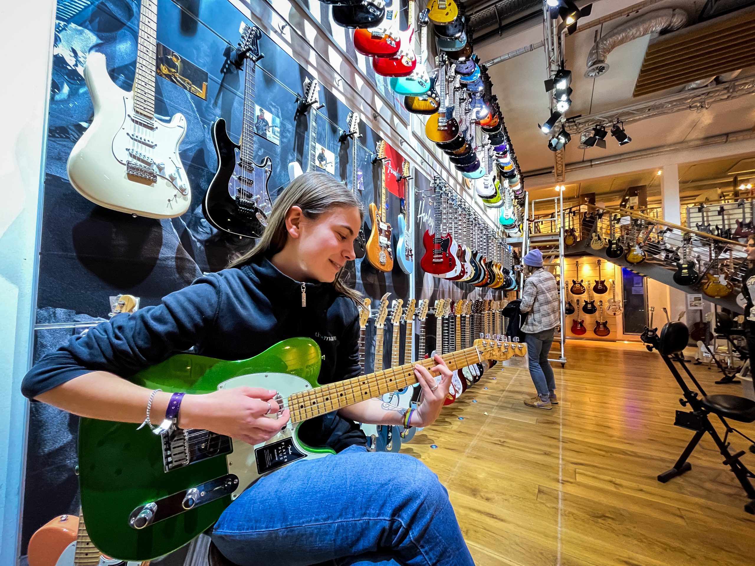 Gitarrenabteilung bei Thomann