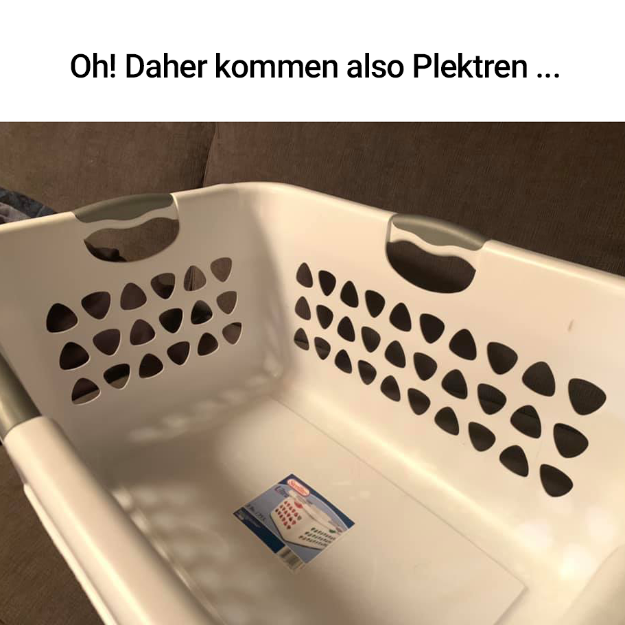 Plektrumspiel vs. Fingerspiel Meme Plektrum