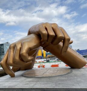 Gagnam Statue