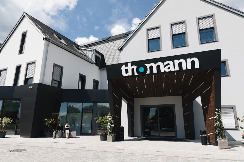 Neuer Thomann Shop in Treppendorf Eingang