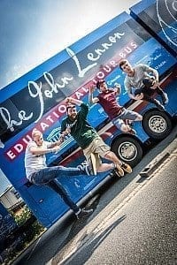 Illustrators vorm Lennon-Bus