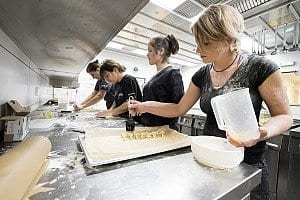 Unsere fleißigen Plätzchenbäckerinnen: Vanessa, Melina, Christin & Alexandra (von rechts)