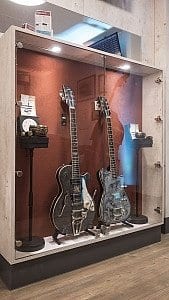 Galsvitrine mit besonderen Ausstellungsstücken