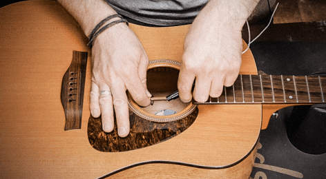 Tonabnehmer in deine Akustikgitarre einbauen