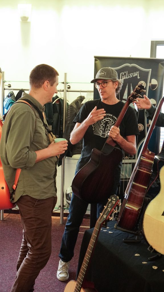 Gibson beim Acoustic Day