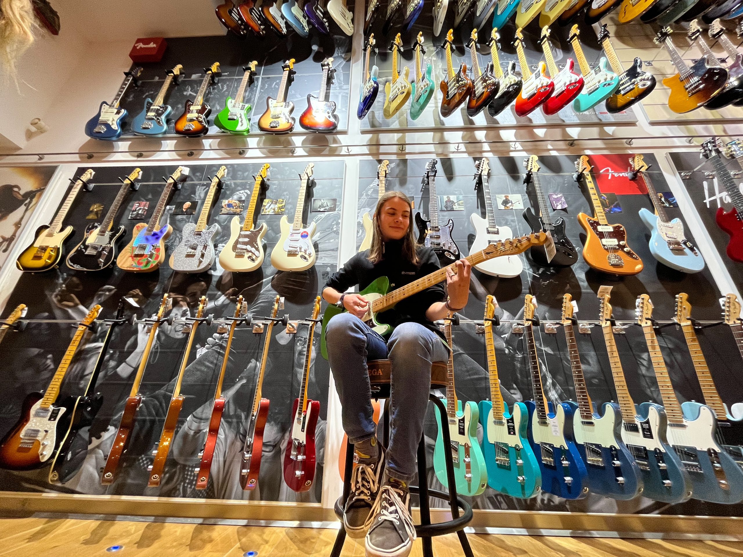 Gitarrenabteilung bei Thomann