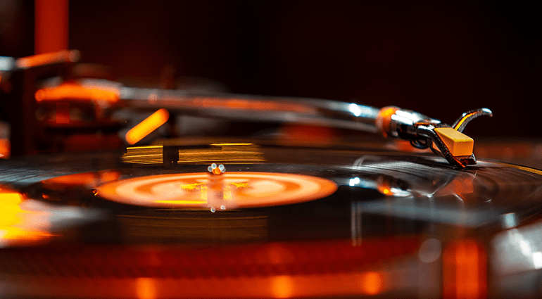 Los 8 mejores tocadiscos para escuchar tus vinilos