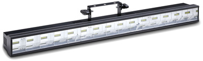 Flash Bar 150, vereint Strobe, Chaser und Blinder in einer Lichtleiste, die mit 15 strahlend hellen, 6 Watt starken weißen LEDs bestückt ist.