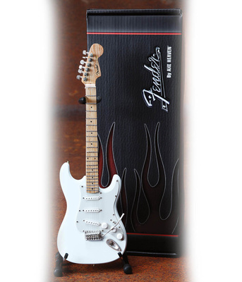 Axe Heaven Fender Stratocaster White suvenyrinė gitara