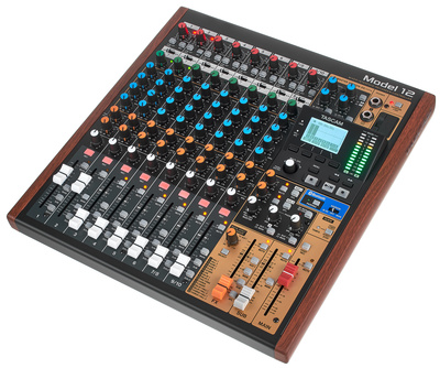 Tascam Model 12 kelių takelių skaitmeninis įrašymo įrenginys