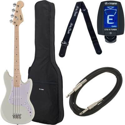 Squier Sonic Bronco Arctic White trumpa bosinė gitara paketą